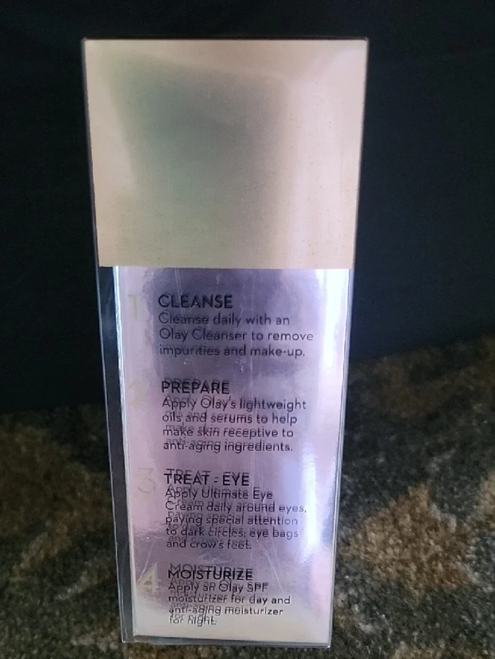 OLAY Eyes Ultimate Eye Cream - Gold & Light Beige Jar